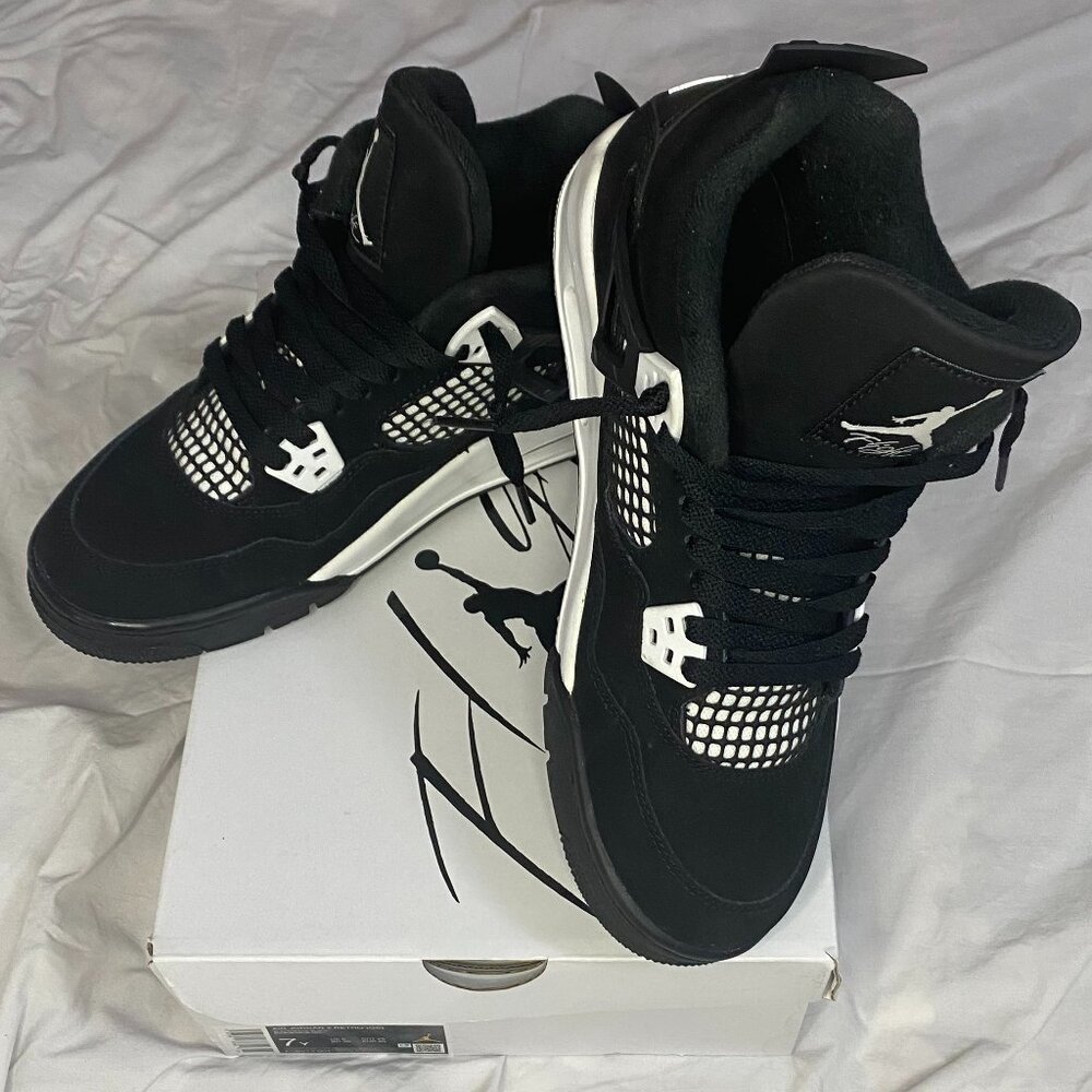 Jordan 4's White Thunder 2024 Release Size 7Y